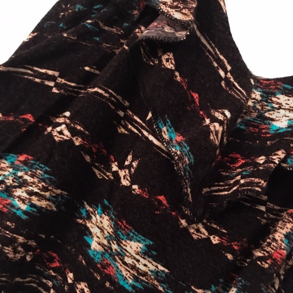 Black Aztec pattern tank top - Picture 4 of 4